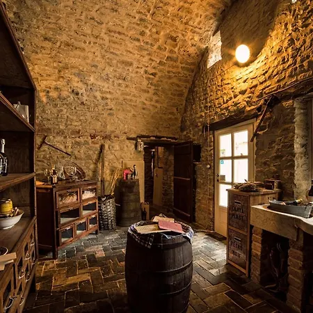 Dimora Storico Romantica Il Sole E La Luna * Cerretto Langhe